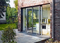 Преимущества приобретения алюминиевых дверей для загородного дома