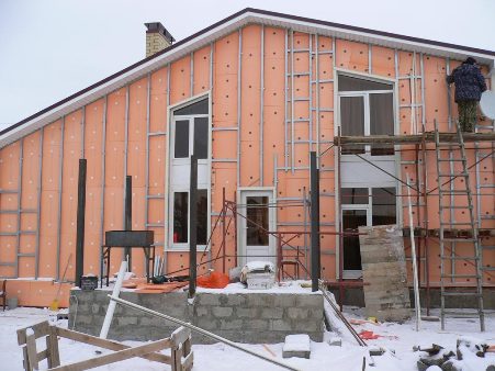 Фасад вентилируемый для дома: особенности конструкции, выбор профиля, утеплителя и процесс установки