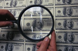 Как действовать при обнаружении фальшивых долларов в Украине