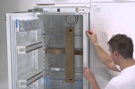 Монтаж встраиваемого холодильника: этапы и советы