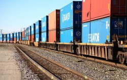 Как осуществляется железнодорожная доставка грузов и какими достоинствами она обладает