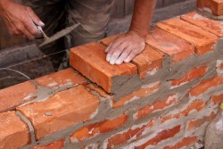 Пошаговая инструкция по строительству несущих стен из кирпича: как действовать 