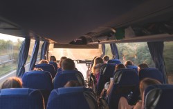 Особенности поездок на автобусе: что нужно знать об их преимуществах