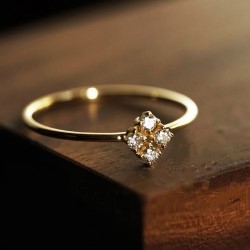 Выбираем идеальное помолвочное кольцо: как действовать и где его искать 