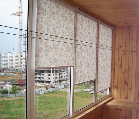 Преимущества использования рулонных штор для оформления балкона