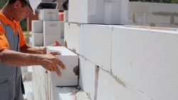 Преимущества использования газобетонных блоков для строительства наружных стен