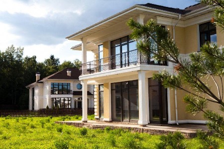 Купить дом или построить: преимущества загородной недвижимости и сравнительные характеристики