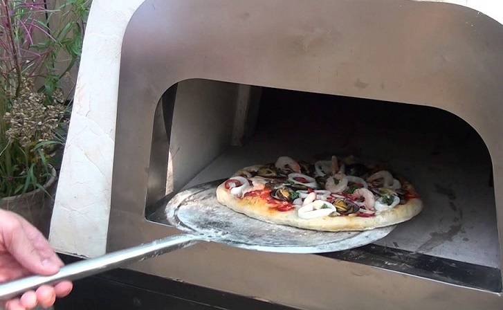 Дачная печь на дровах для приготовления пиццы: особенности и характеристики 