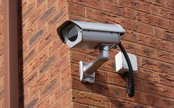 Установка видеонаблюдения во дворе частного дома: особенности монтажа