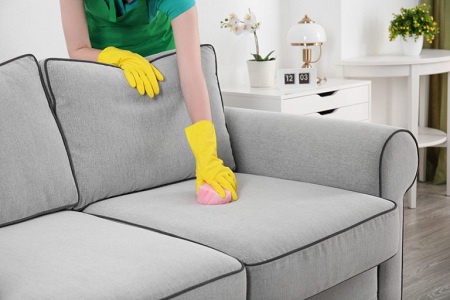 Как почистить диван самостоятельно: способы и этапы процесса
