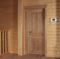 Этапы сборки блока межкомнатной двери и его монтаж в деревянном доме