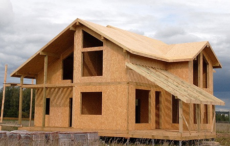 Из какого материала лучше построить дом: из пеноблоков или СИП-панелей: этапы строительства