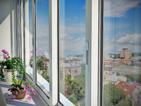 Окна для остекления балкона: разновидности окон и рекомендации по выбору стеклопакета