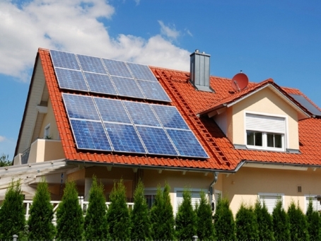 Как выбрать солнечную батарею на дачу: типы фотоэлектрических элементов, выбор мощности и полезные рекомендации