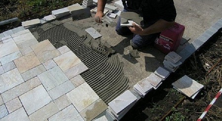 Преимущества и основные этапы укладки брусчатки на бетон